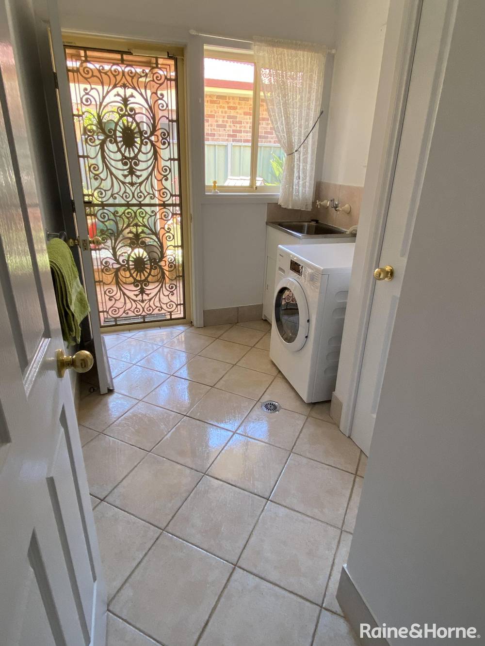 2 Angeleish Avenue, PARKES, NSW 2870