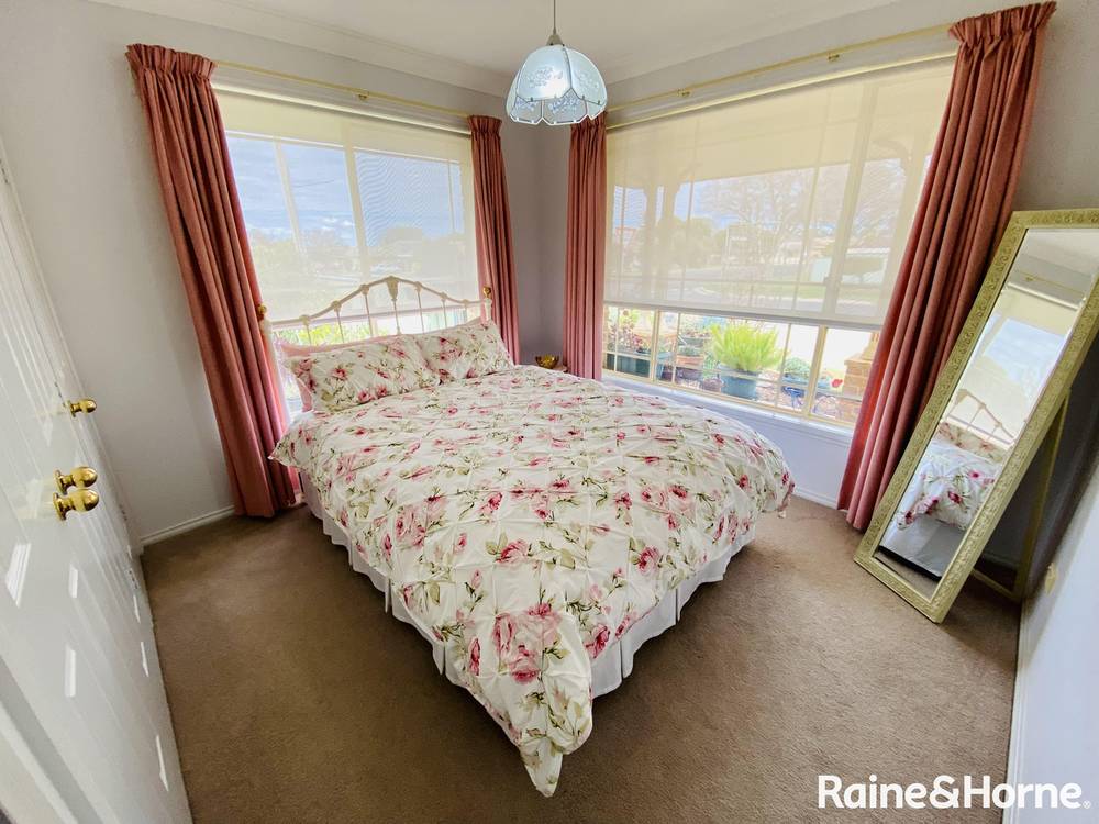 2 Angeleish Avenue, PARKES, NSW 2870