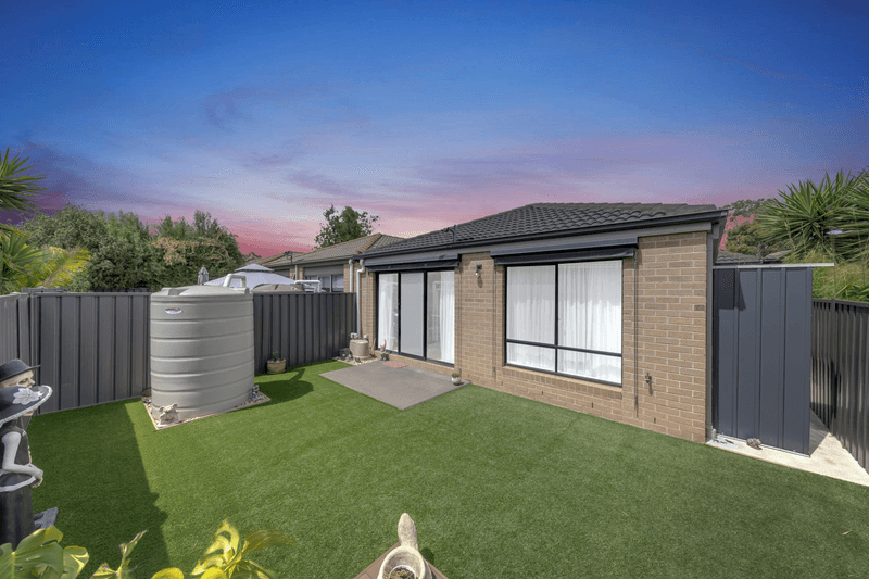 33 Lakewood Boulevard, MELTON, VIC 3337