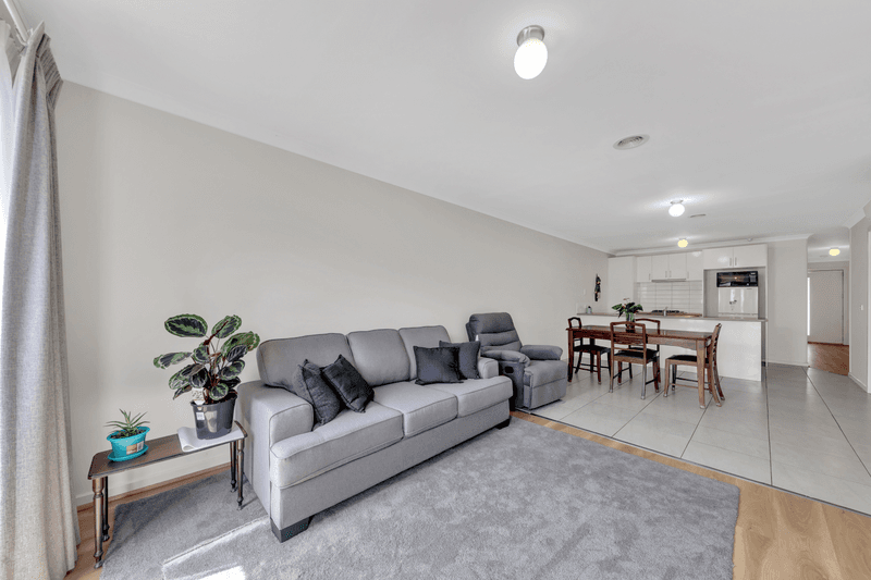 33 Lakewood Boulevard, MELTON, VIC 3337