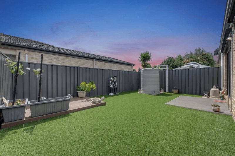 33 Lakewood Boulevard, MELTON, VIC 3337