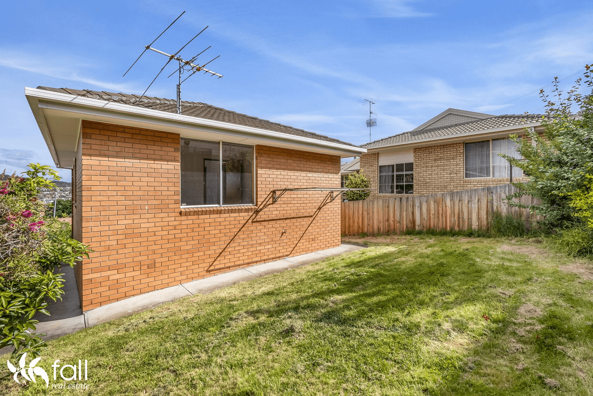 2/4 Raminea Road, LINDISFARNE, TAS 7015