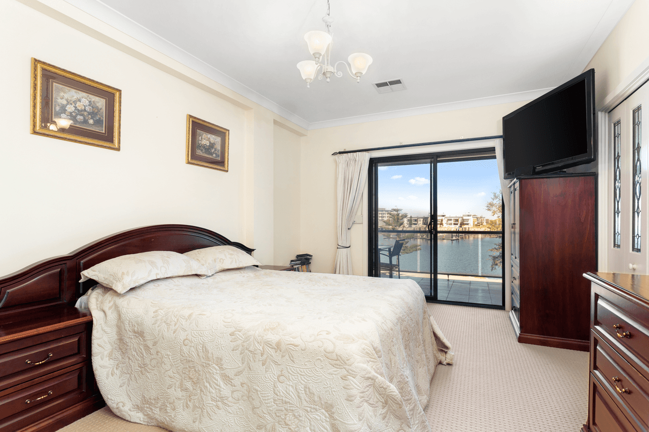 18 Knapman Crescent, PORT ADELAIDE, SA 5015