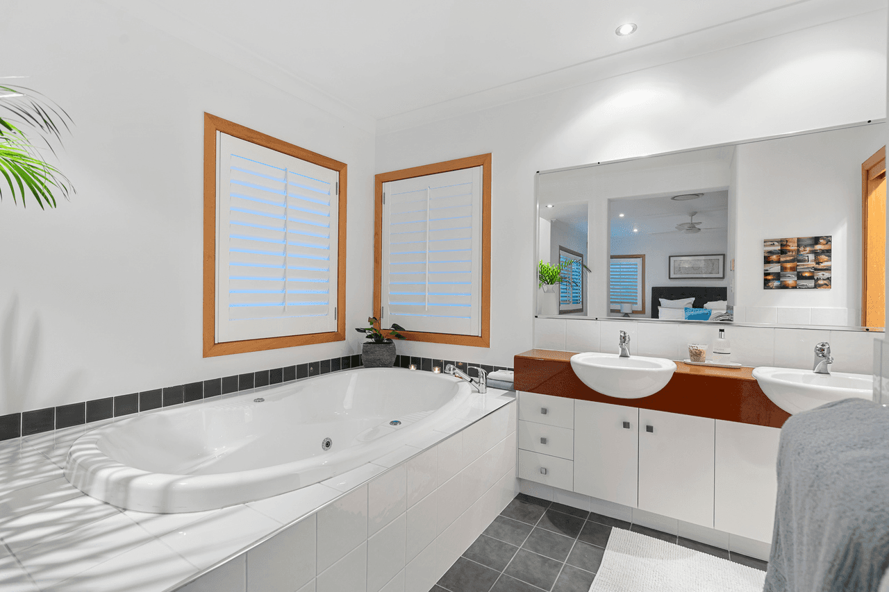 230 Cypress Terrace, PALM BEACH, QLD 4221