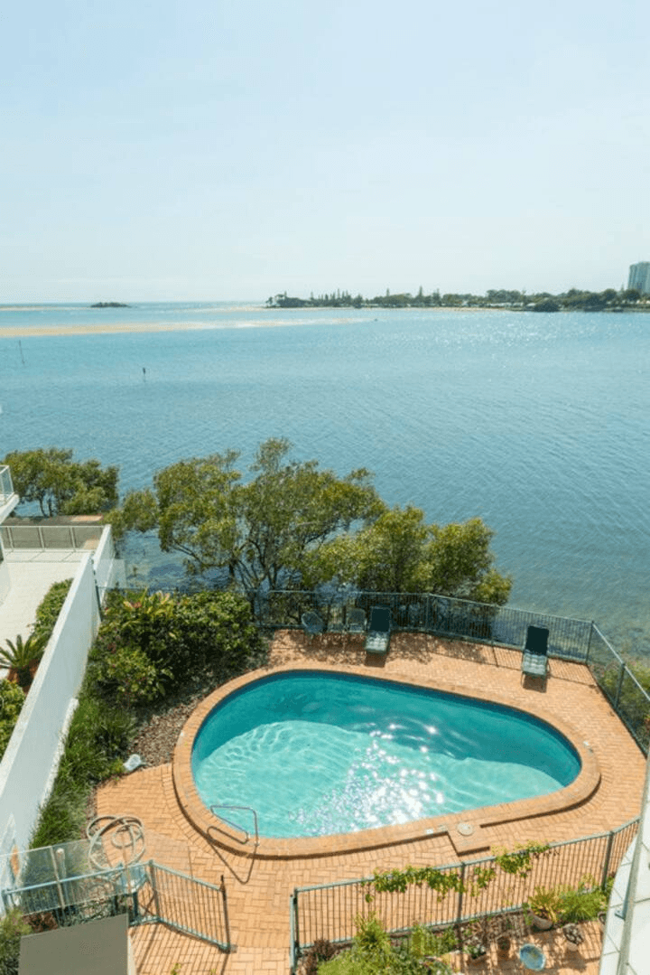 2  Duporth Avenue, MAROOCHYDORE, QLD 4558