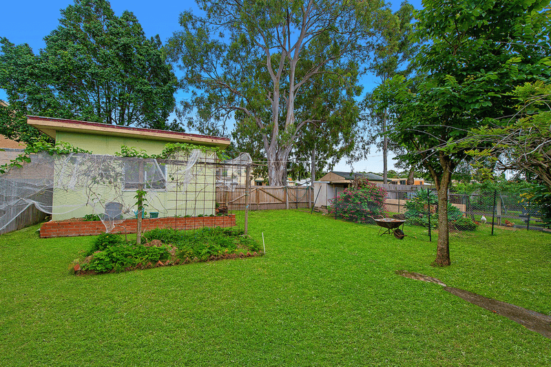 4 Lake Street, LAURIETON, NSW 2443