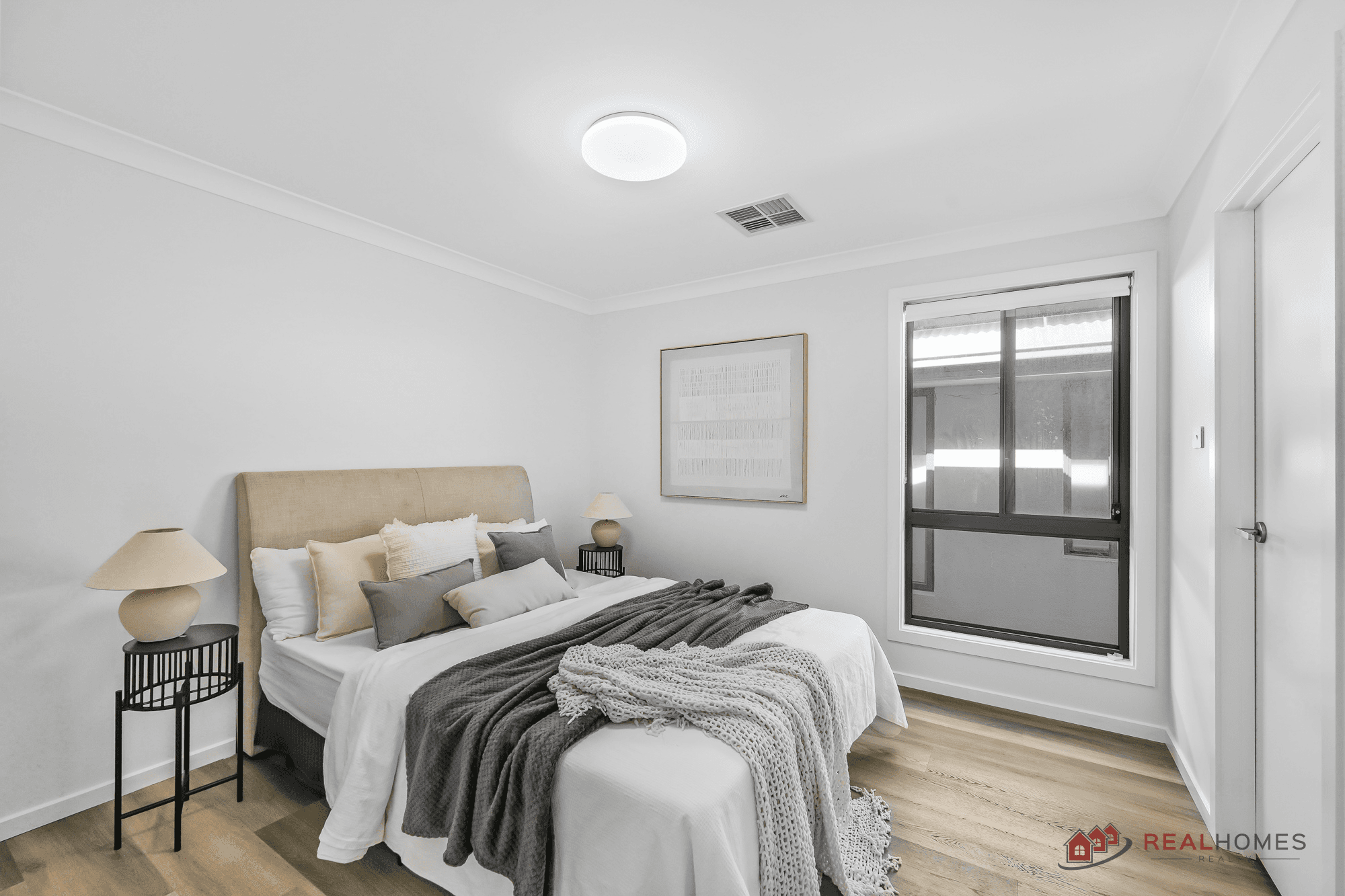 7 Lakeside Parade, JORDAN SPRINGS, NSW 2747