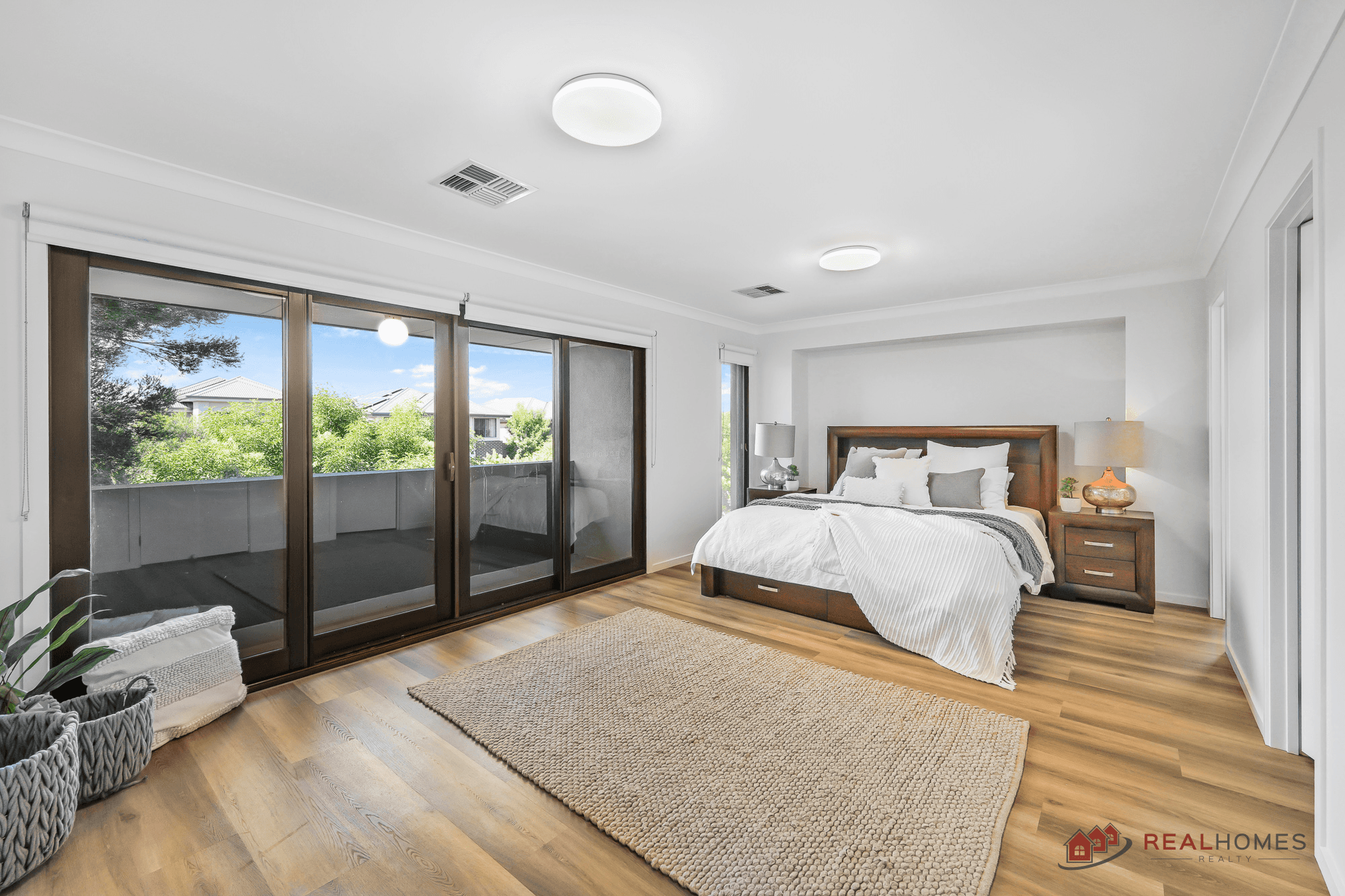 7 Lakeside Parade, JORDAN SPRINGS, NSW 2747