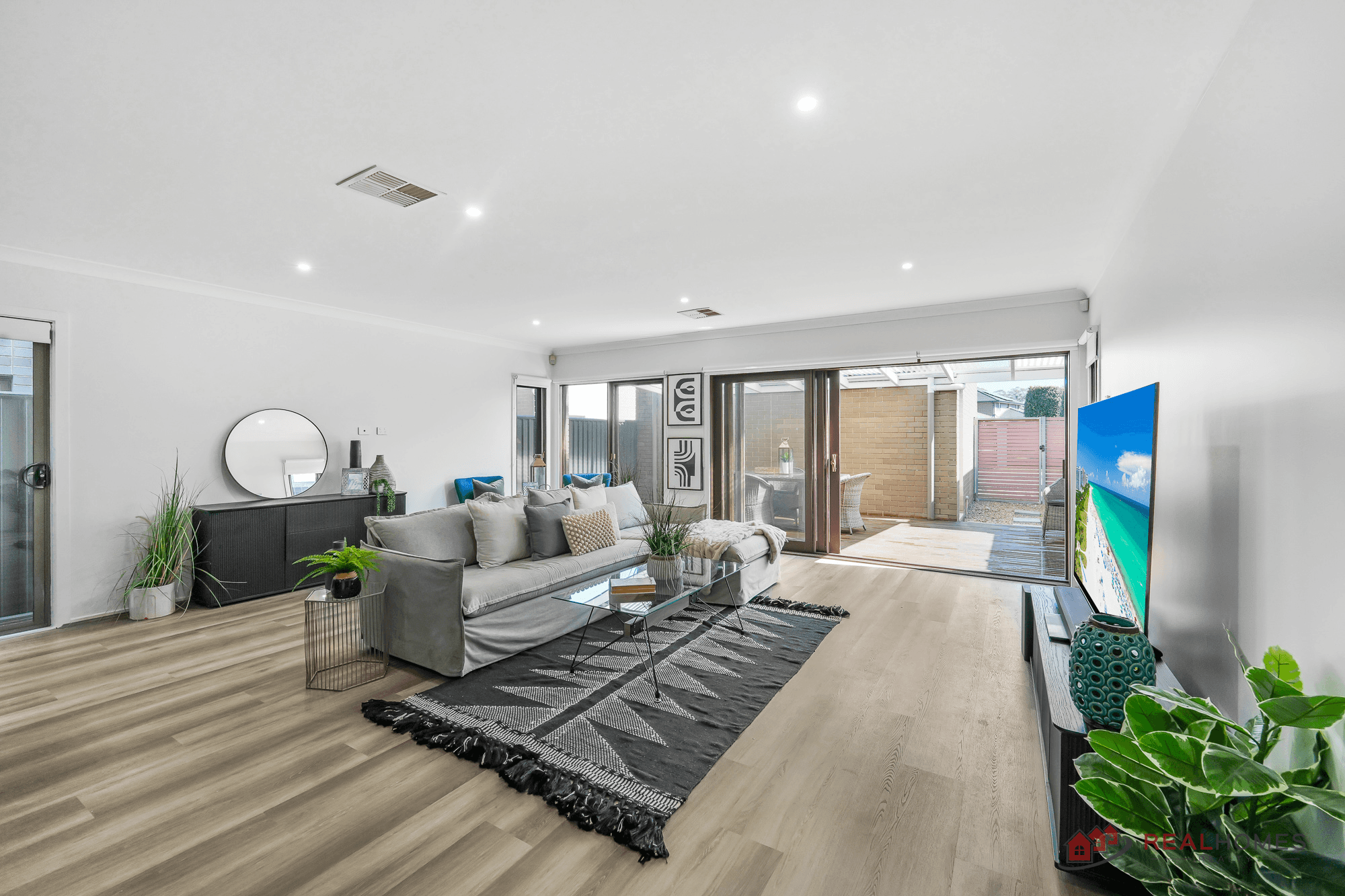 7 Lakeside Parade, JORDAN SPRINGS, NSW 2747