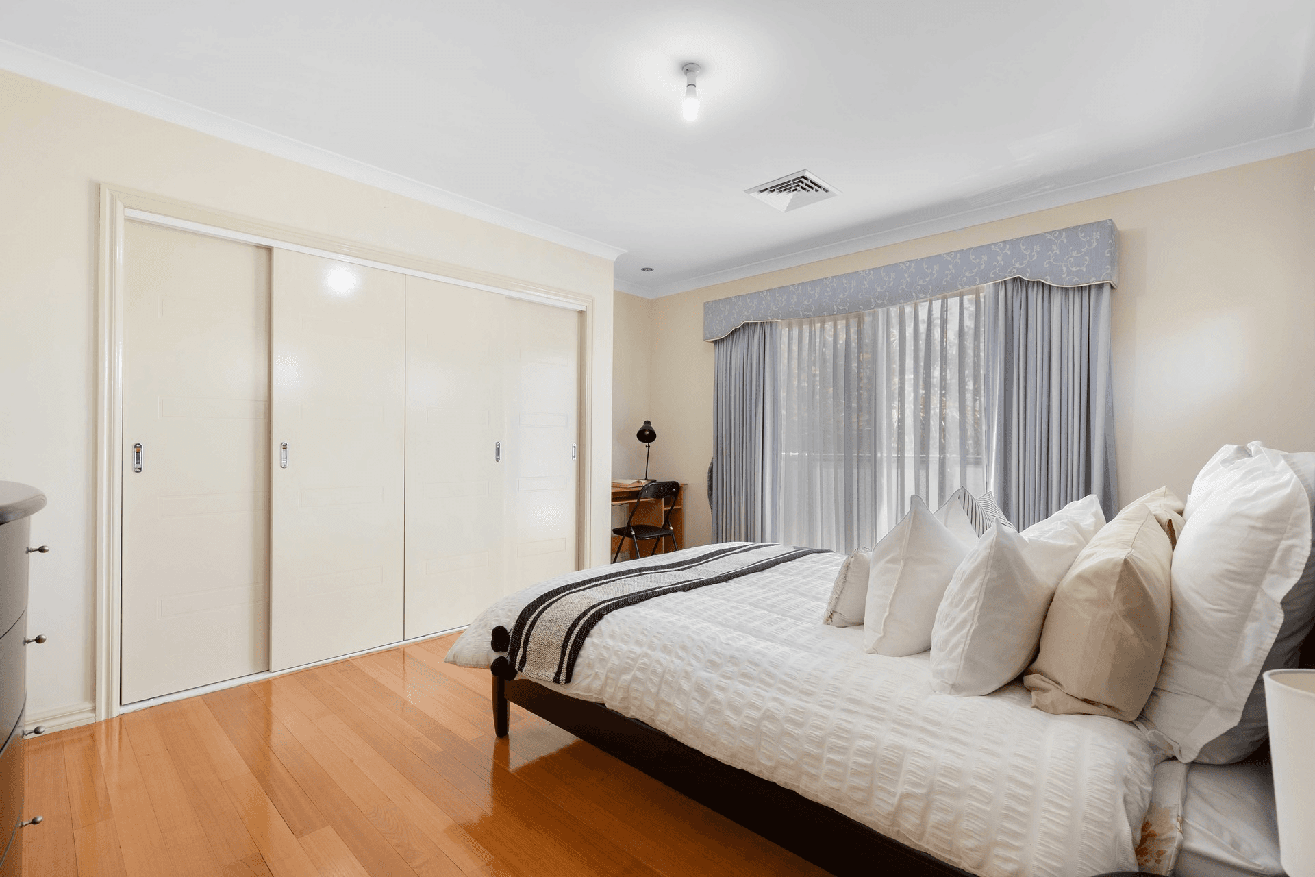 17 Palmerston Crescent, Taylors Lakes, VIC 3038