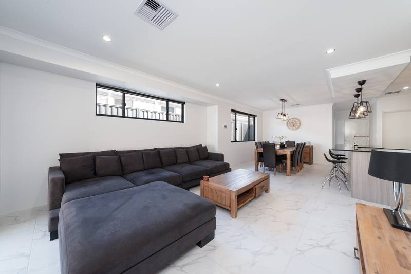 12 Coronado Way, Madora Bay, WA 6210