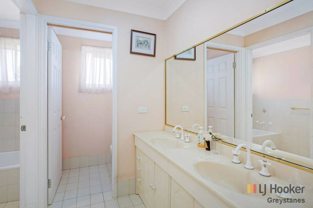 4 Poinciana Parade, GREYSTANES, NSW 2145