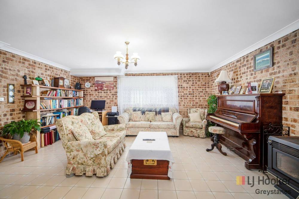 4 Poinciana Parade, GREYSTANES, NSW 2145