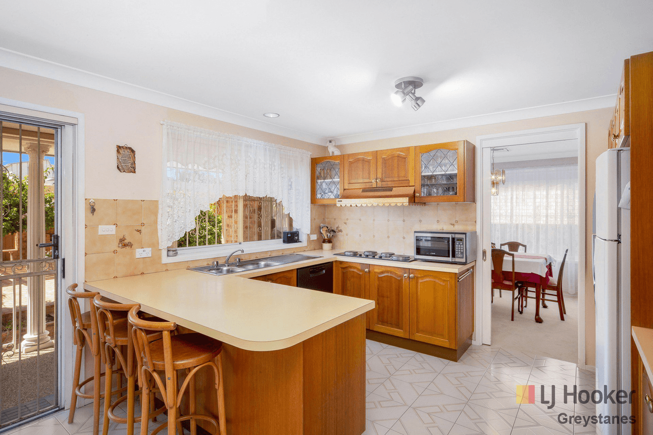 4 Poinciana Parade, GREYSTANES, NSW 2145