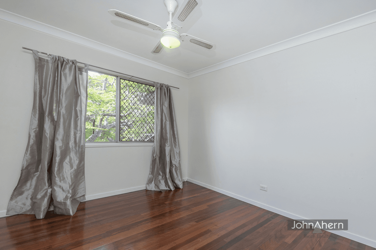 25 Winifred St, Kingston, QLD 4114