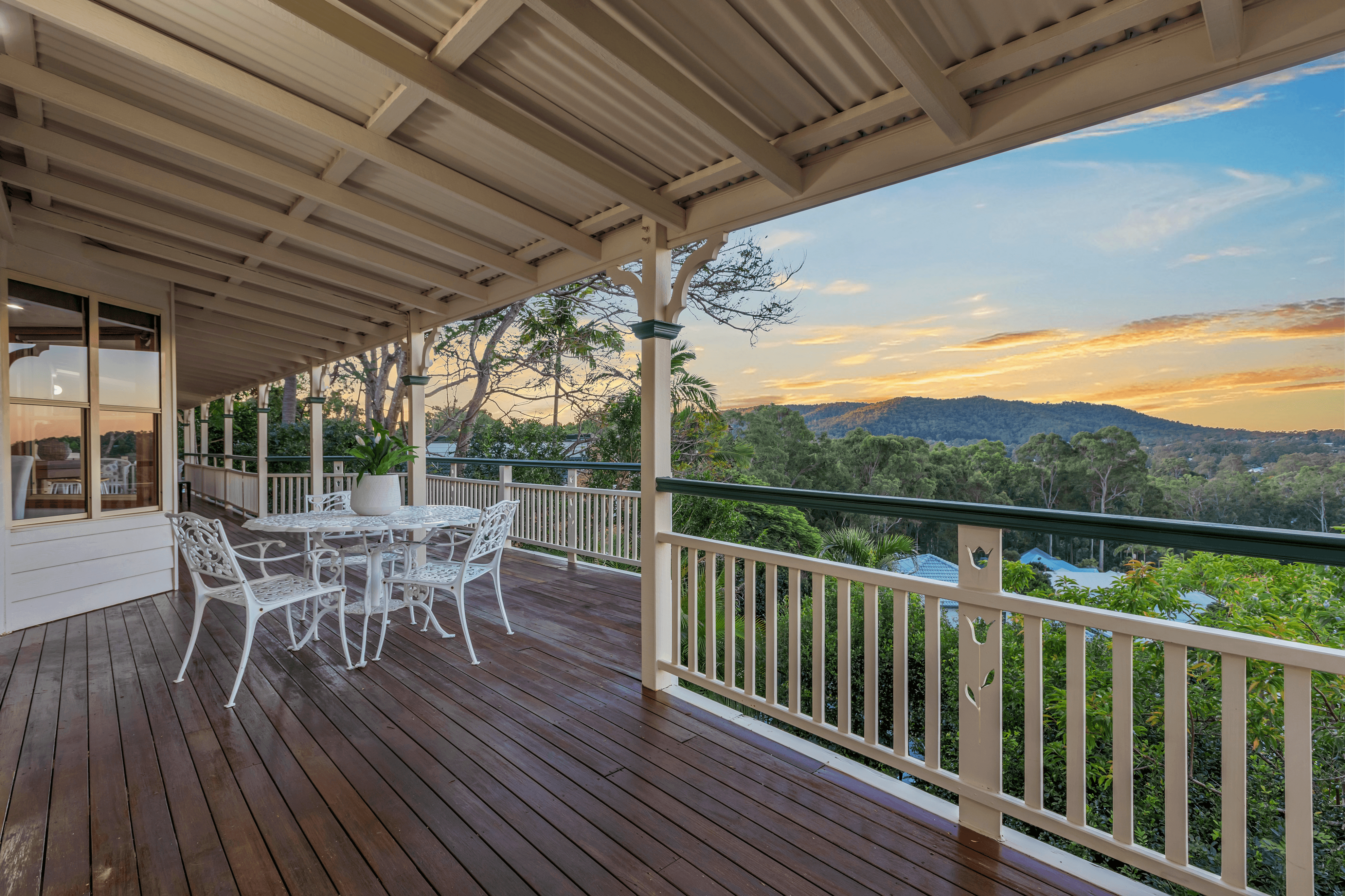 9 Maculata Drive, CHAPEL HILL, QLD 4069