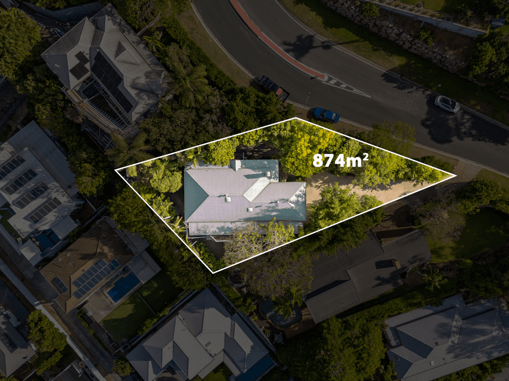 9 Maculata Drive, CHAPEL HILL, QLD 4069