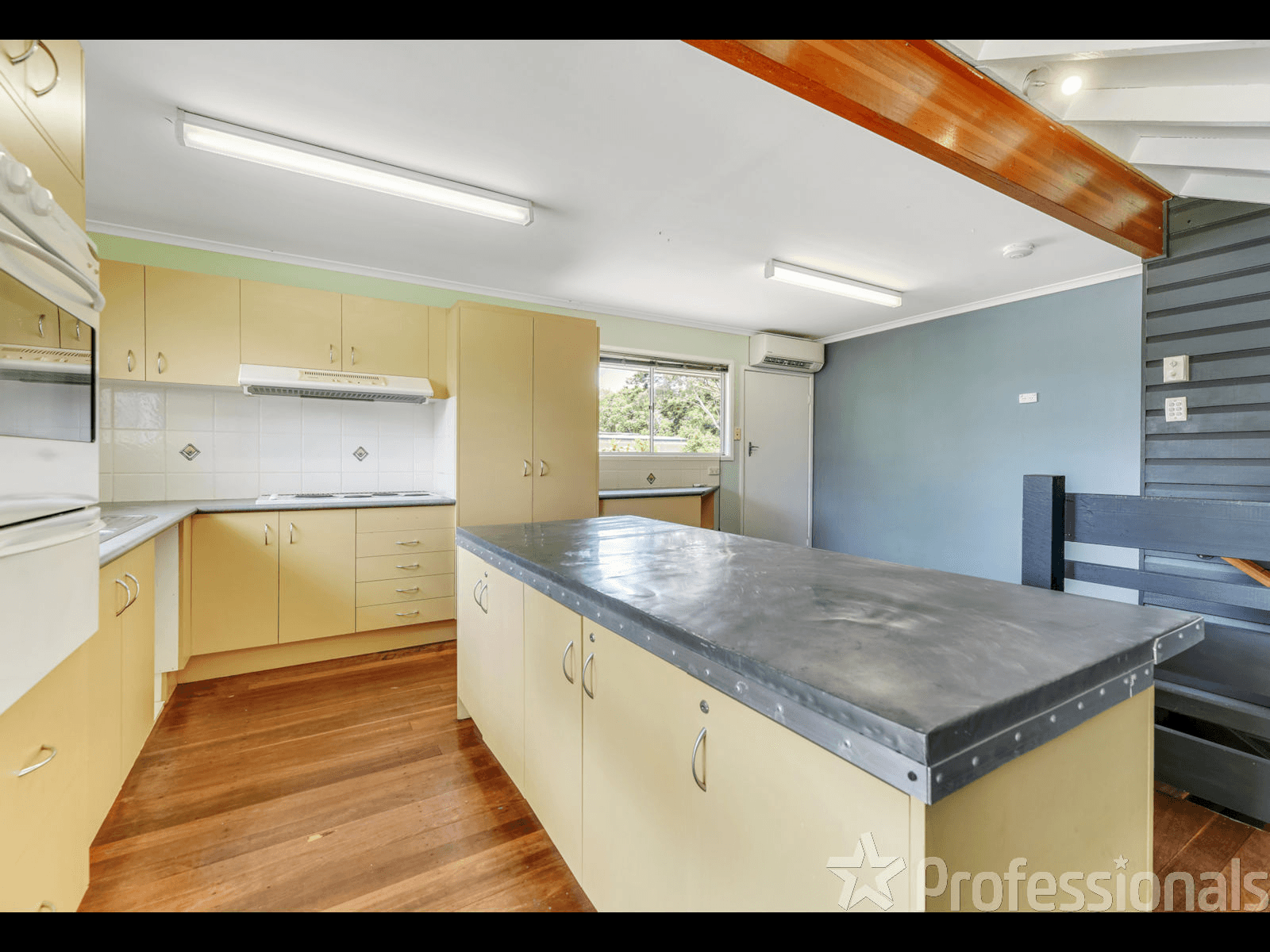 12 Cain Court, BUNDAMBA, QLD 4304