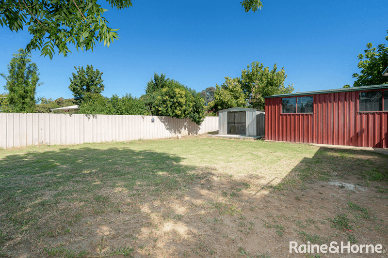 31 Chifley Crescent, KOORINGAL, NSW 2650