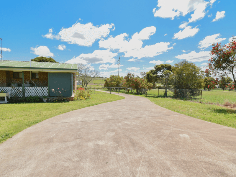 14 Newby Street, ROSENTHAL HEIGHTS, QLD 4370