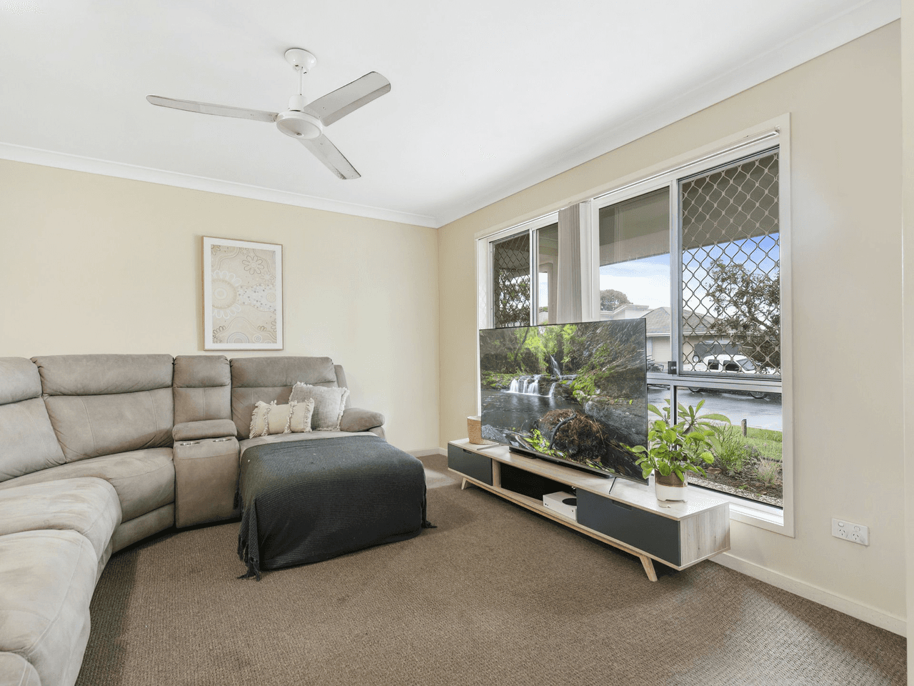 9 Adam Street, BEACHMERE, QLD 4510