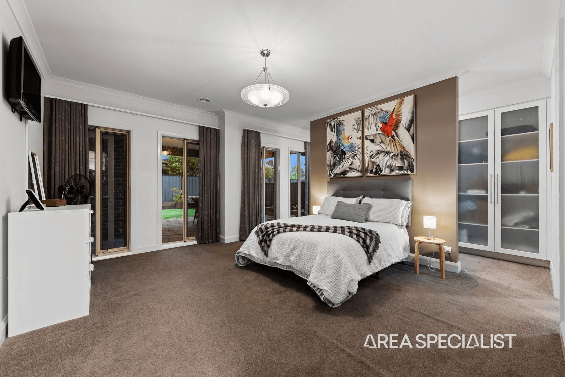 8 Waterside Drive, Pakenham, VIC 3810