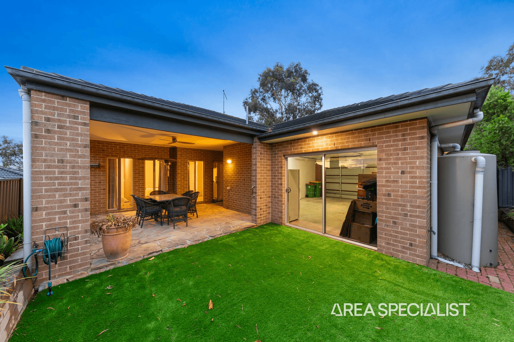 8 Waterside Drive, Pakenham, VIC 3810