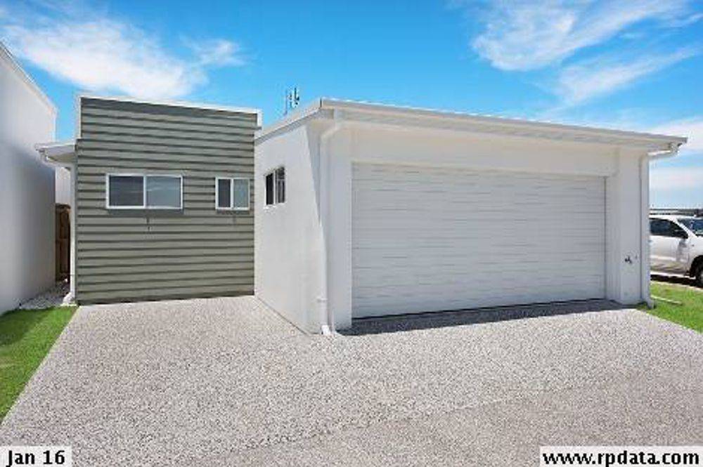 8 MacIntyre Crescent, PELICAN WATERS, QLD 4551