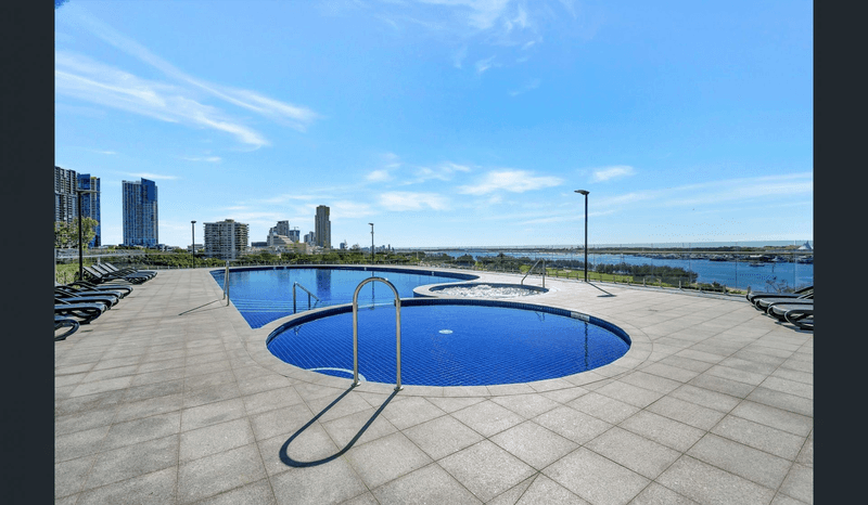 905/2 Como Crescent, SOUTHPORT, QLD 4215