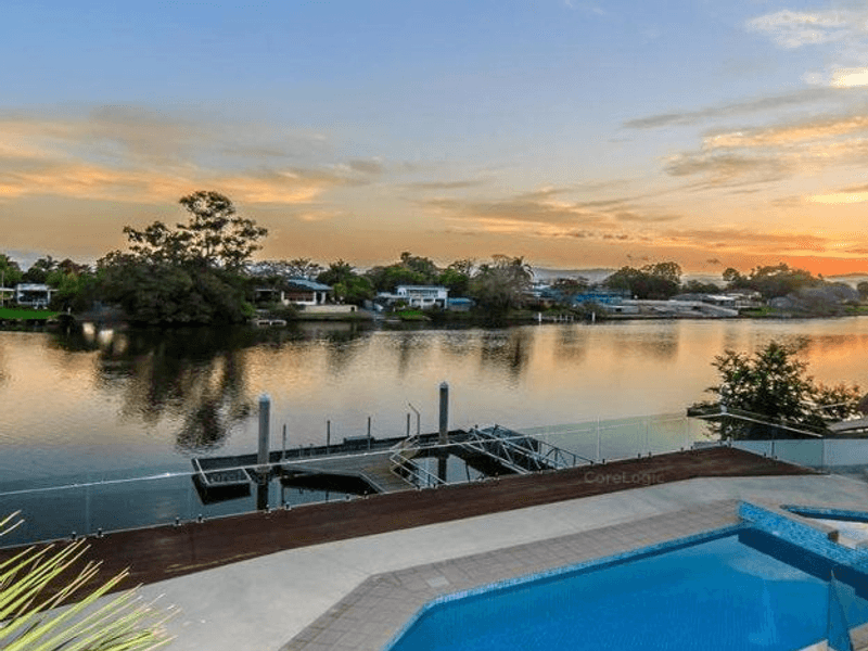 102 Cabana Boulevard, BENOWA WATERS, QLD 4217