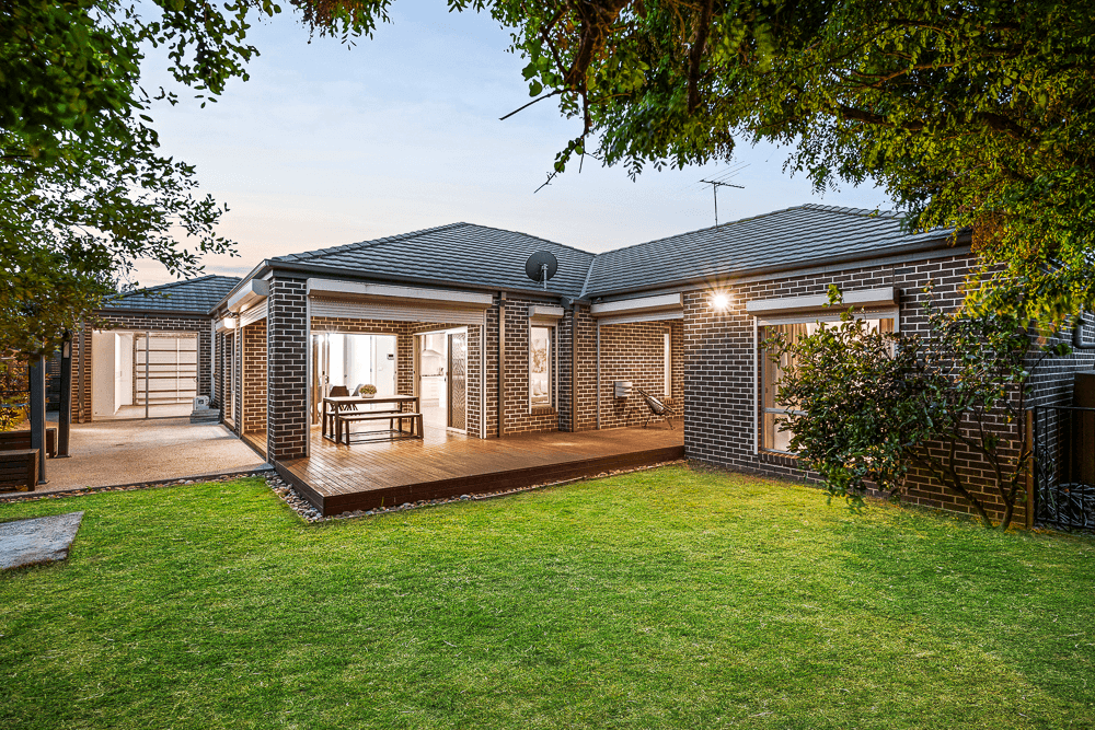 24 The Avenue, CAROLINE SPRINGS, VIC 3023