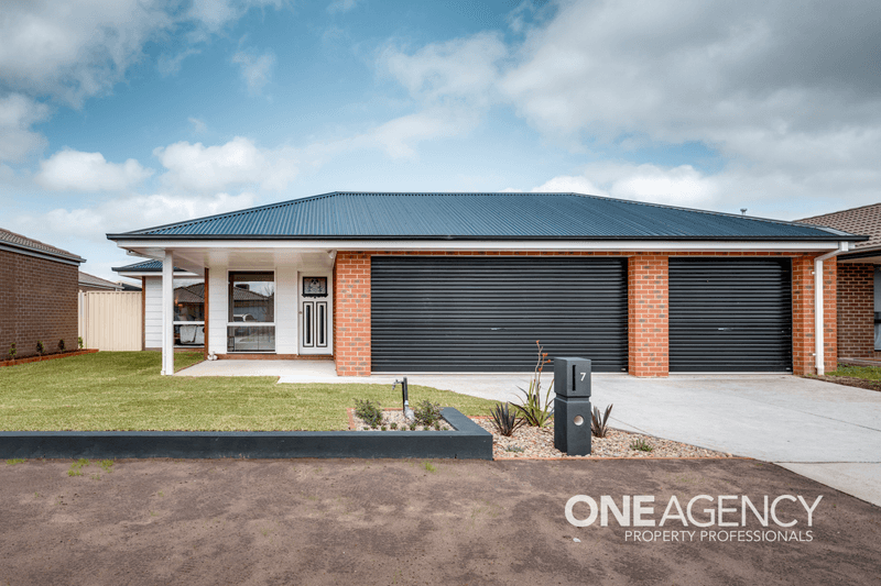 7 Cumberland Drive, PAKENHAM, VIC 3810