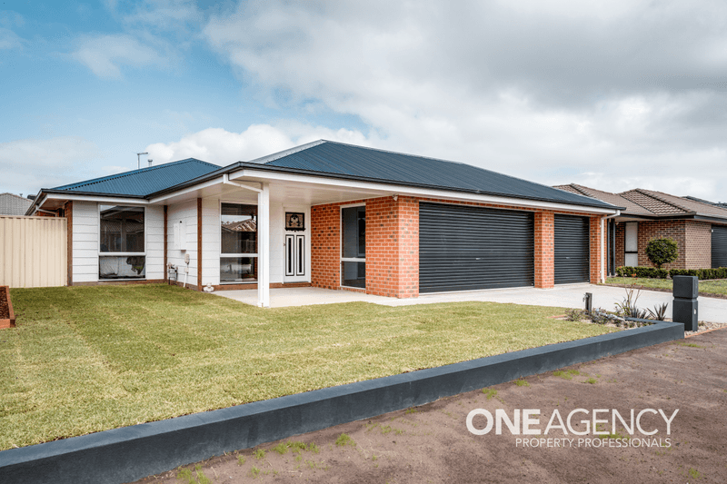 7 Cumberland Drive, PAKENHAM, VIC 3810