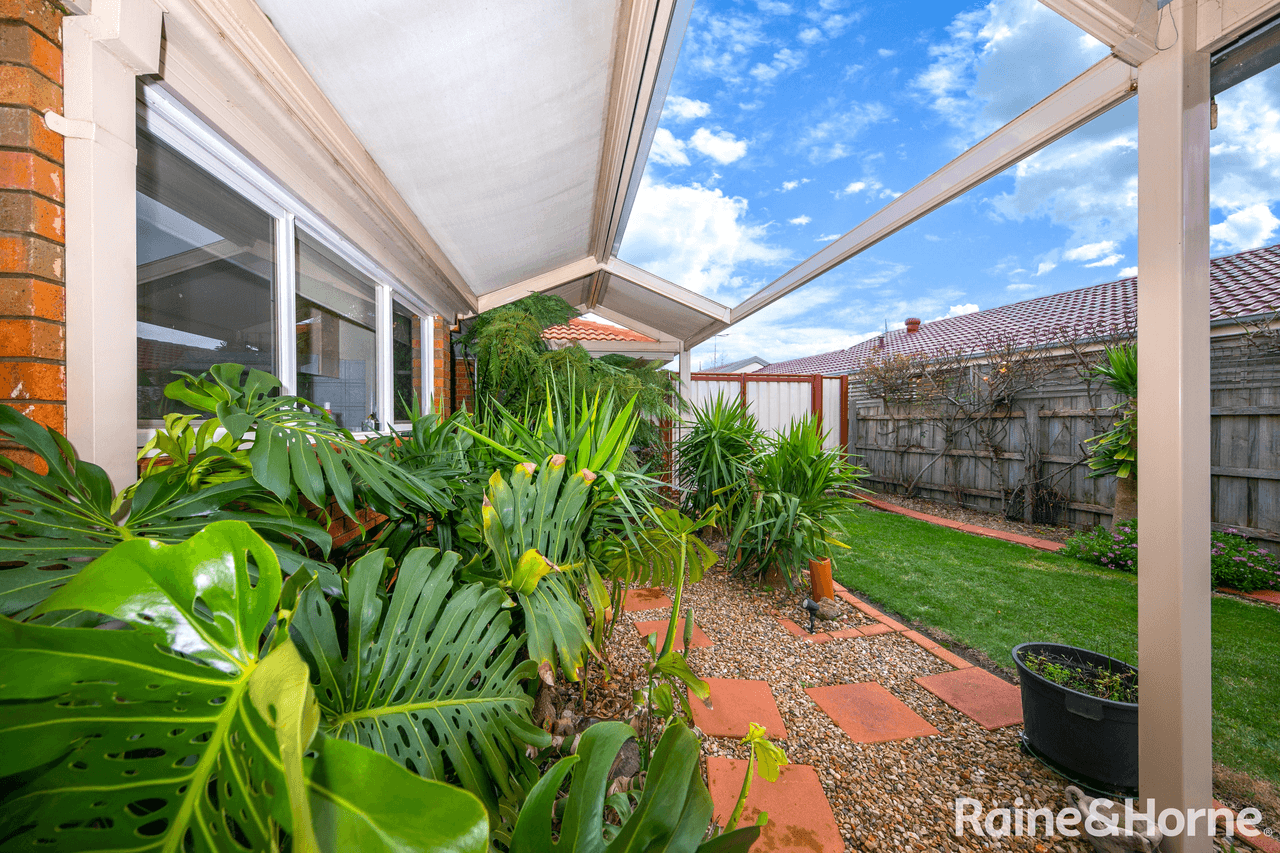 27 Sunny Park Close, GISBORNE, VIC 3437