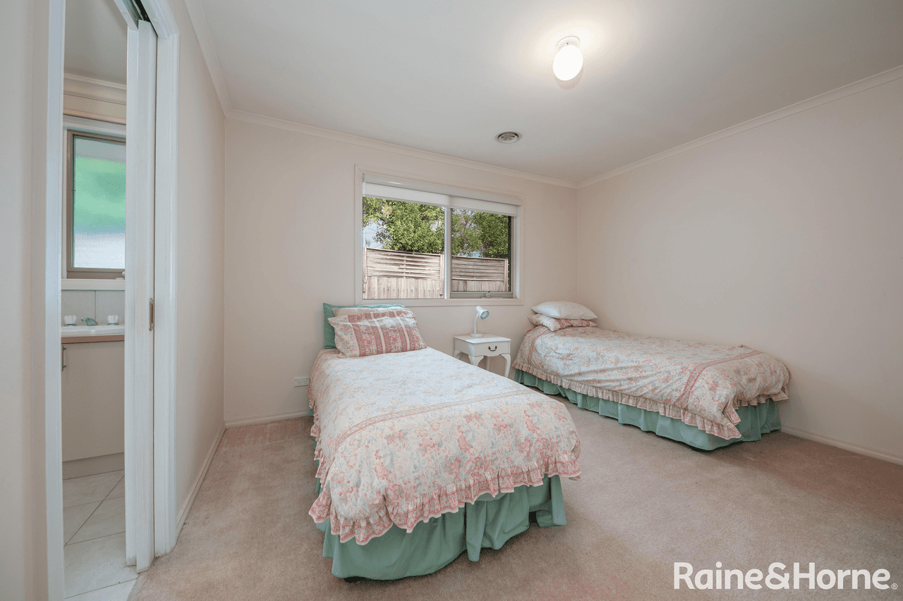 27 Sunny Park Close, GISBORNE, VIC 3437