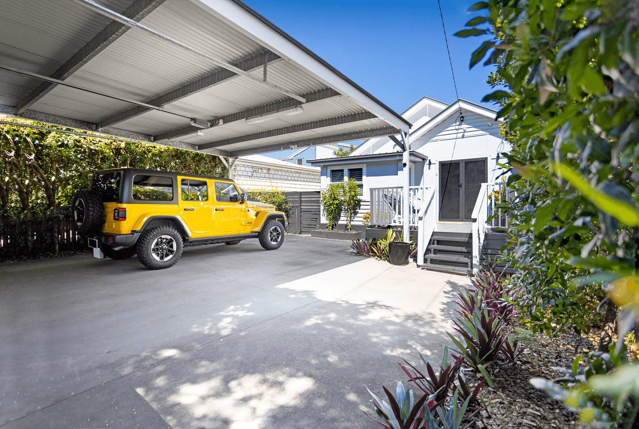 25 Caroline Street, WOODY POINT, QLD 4019