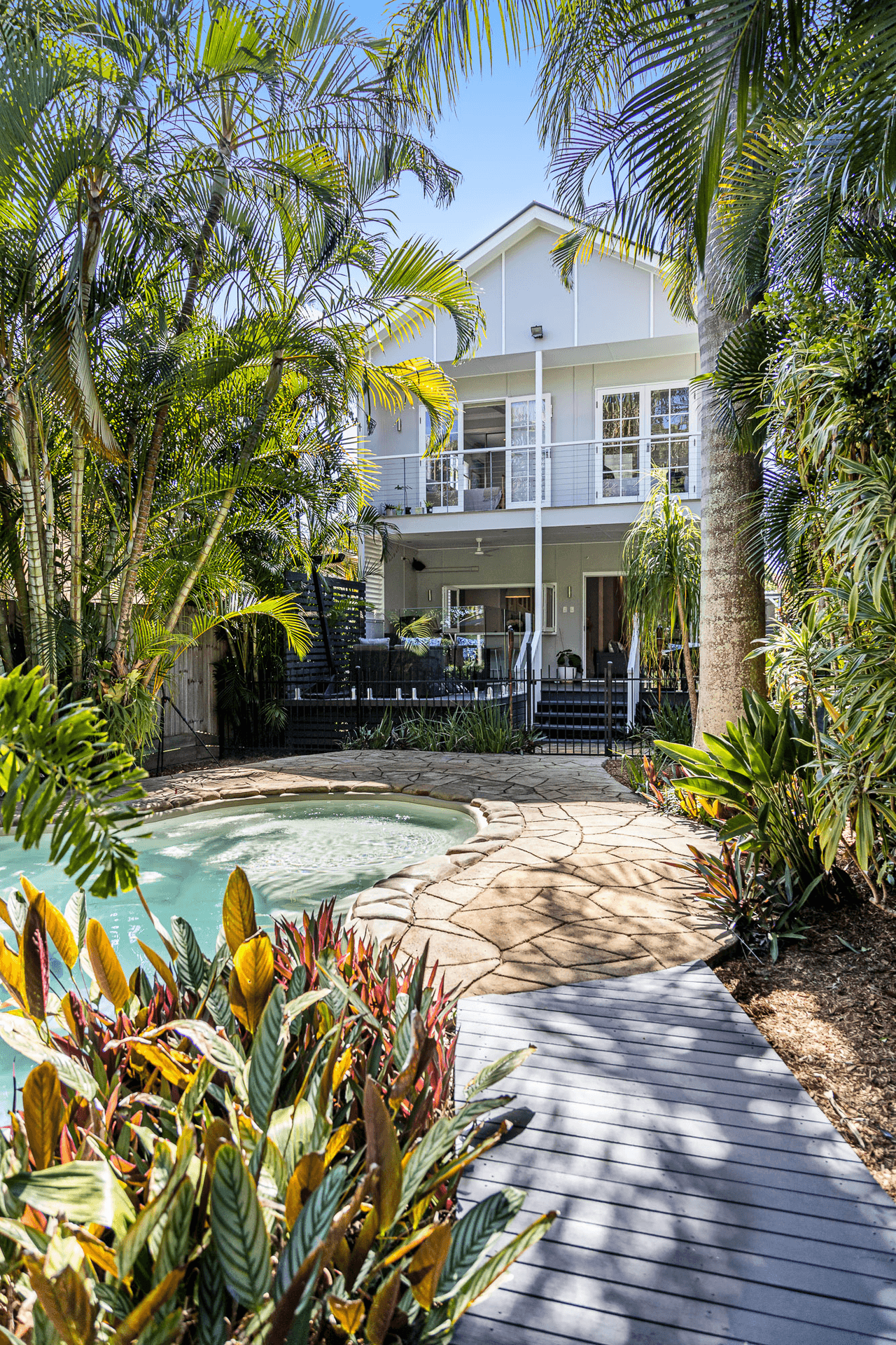 25 Caroline Street, WOODY POINT, QLD 4019