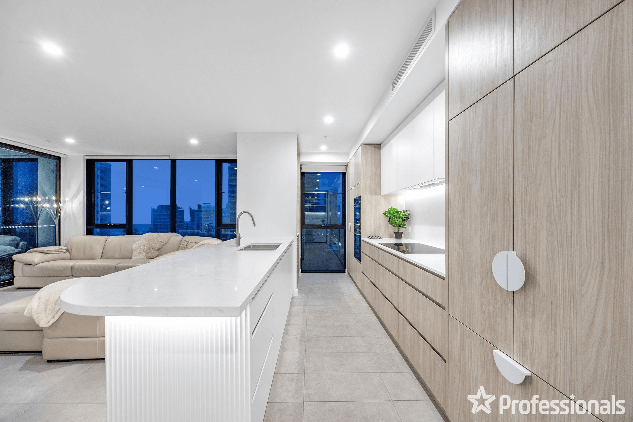 1402/61 Old Burleigh Road, SURFERS PARADISE, QLD 4217