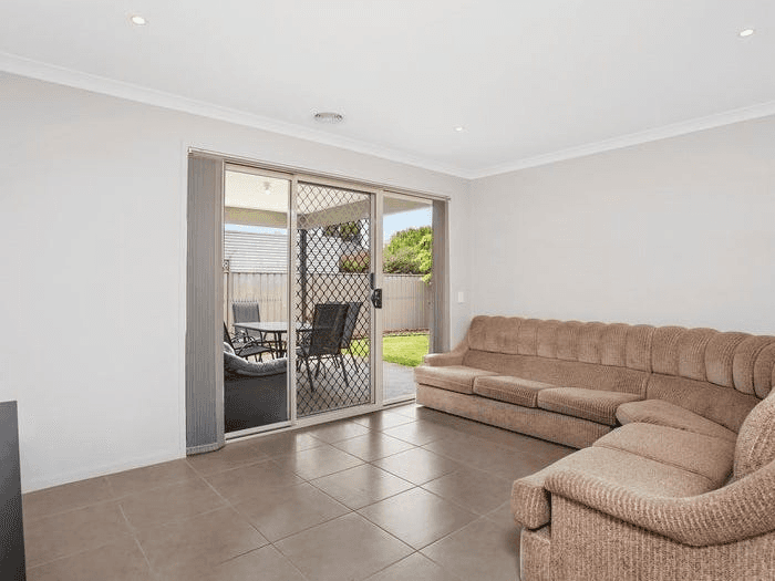 98 Yarralumla Drive, WODONGA, VIC 3690