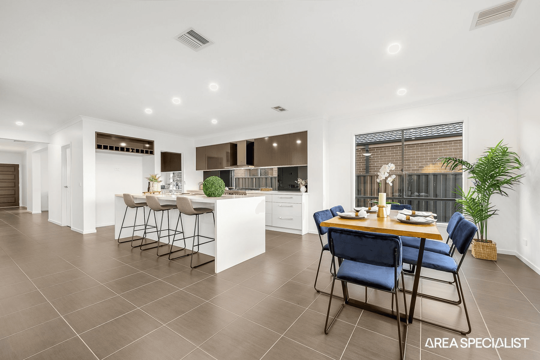 19 Hammersmith Way, Cranbourne East, VIC 3977