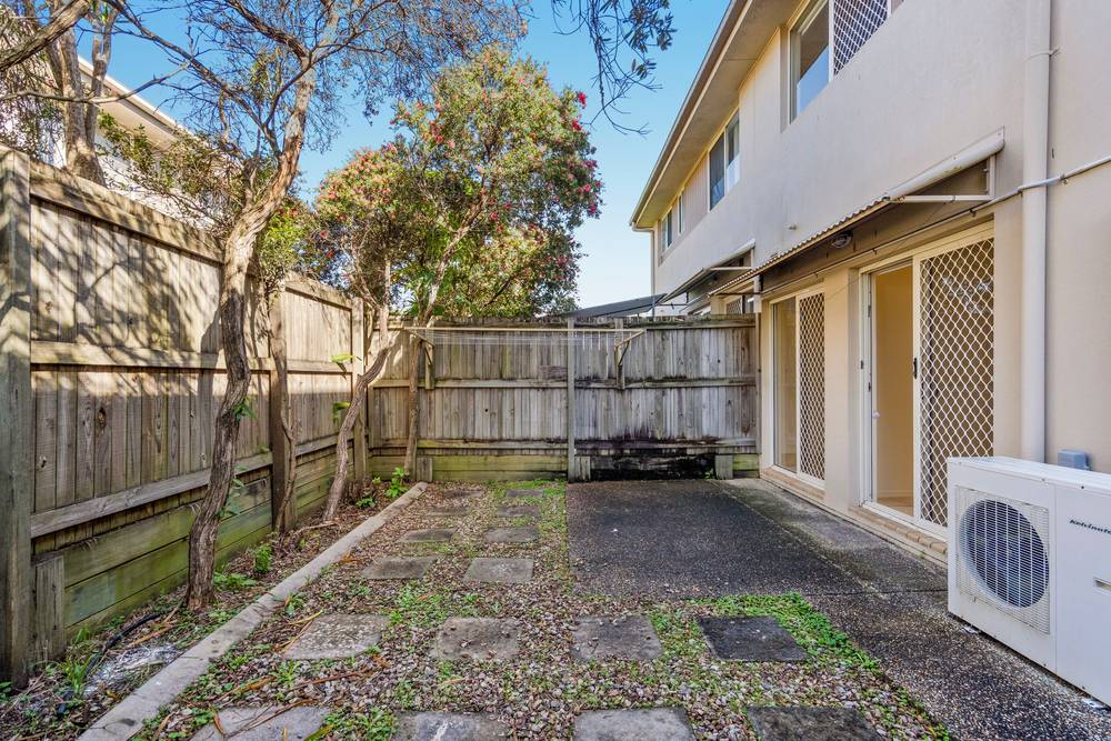 8/11 Pyranees Street, CALAMVALE, QLD 4116