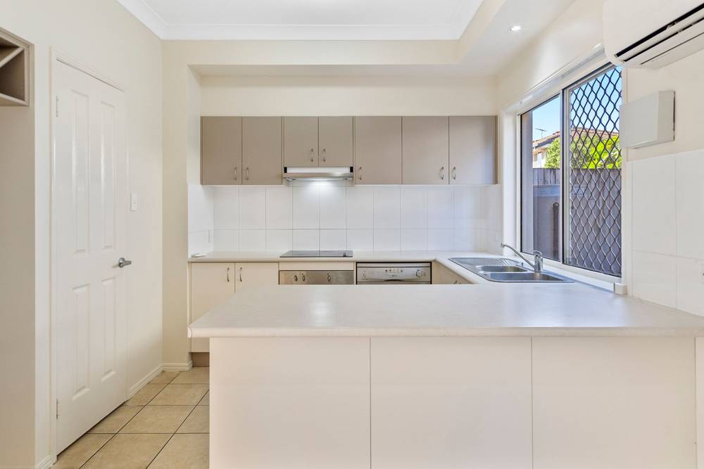8/11 Pyranees Street, CALAMVALE, QLD 4116