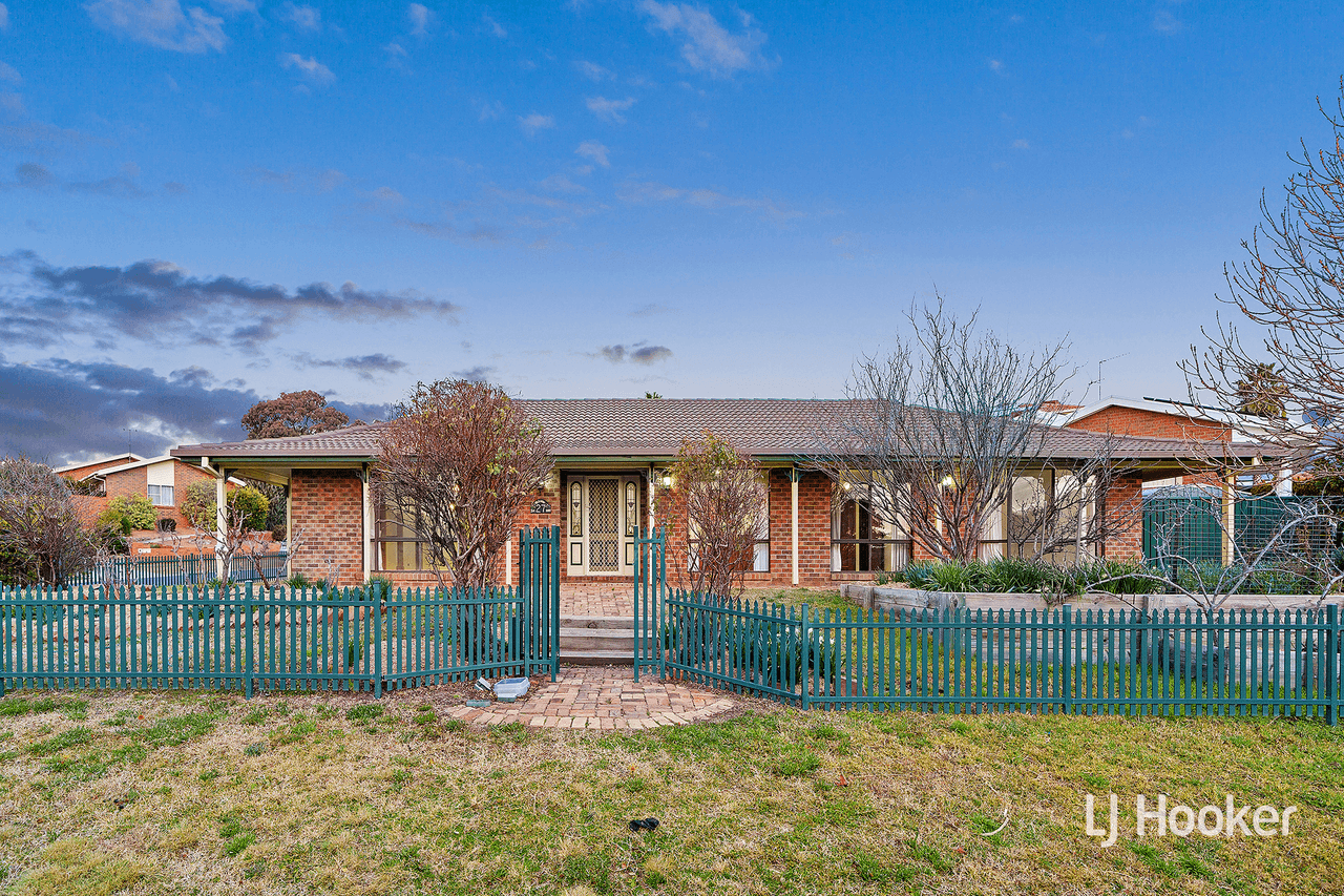 27 Rusten Street, KARABAR, NSW 2620