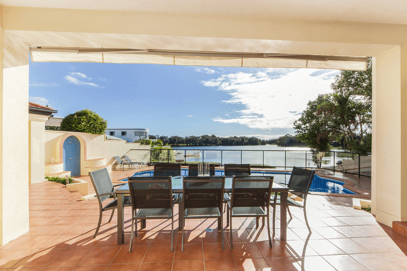 3 St Martin Place, Clear Island Waters, QLD 4226