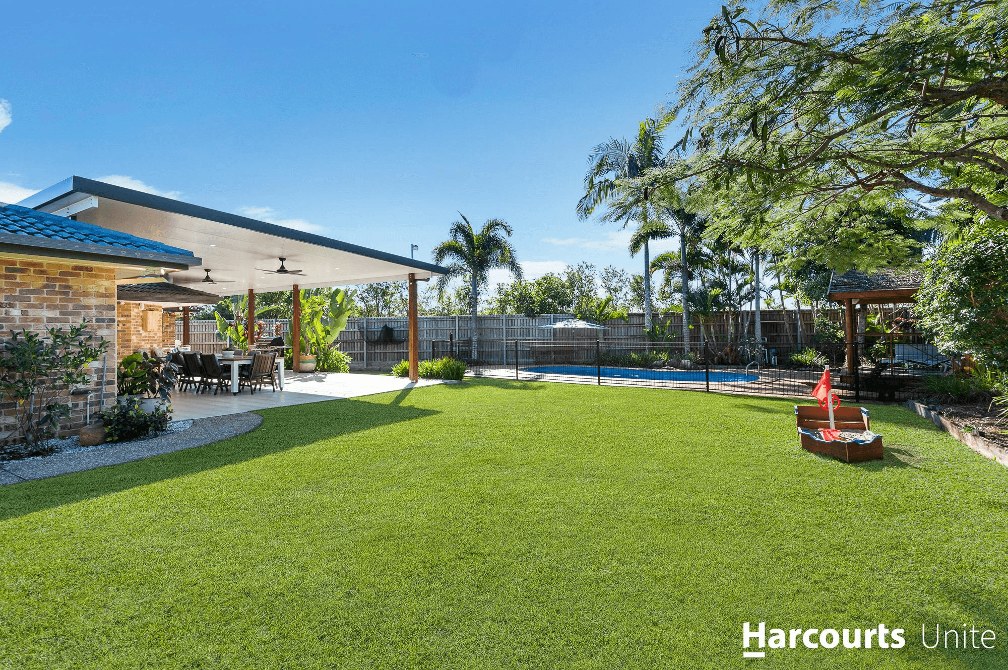 18 Camarsh Drive, MURRUMBA DOWNS, QLD 4503