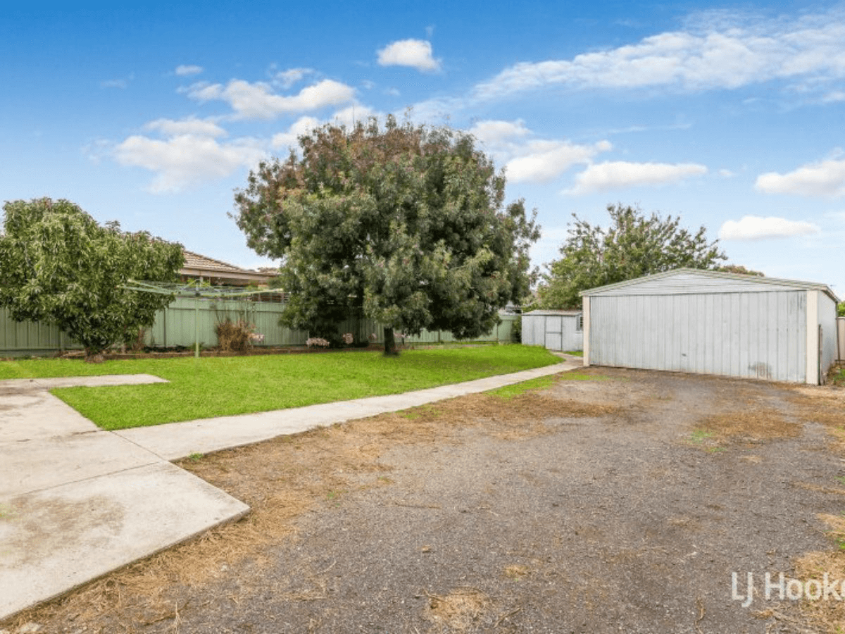 14 Donaldson Drive, BROADFORD, VIC 3658