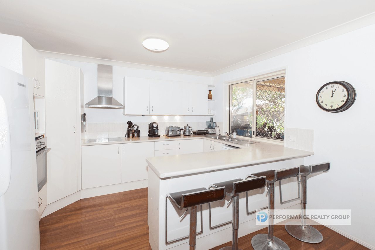 32 MOJAVE Drive, BURLEIGH WATERS, QLD 4220