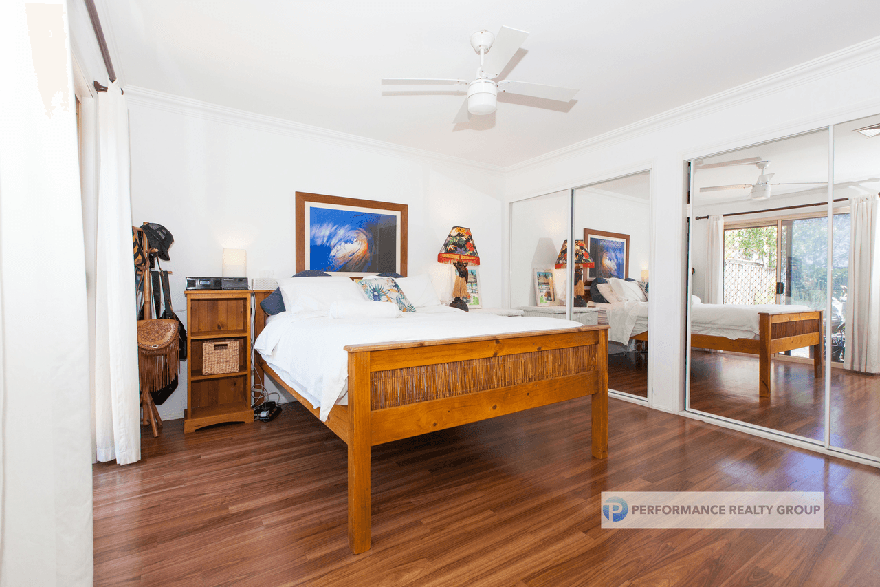 32 MOJAVE Drive, BURLEIGH WATERS, QLD 4220