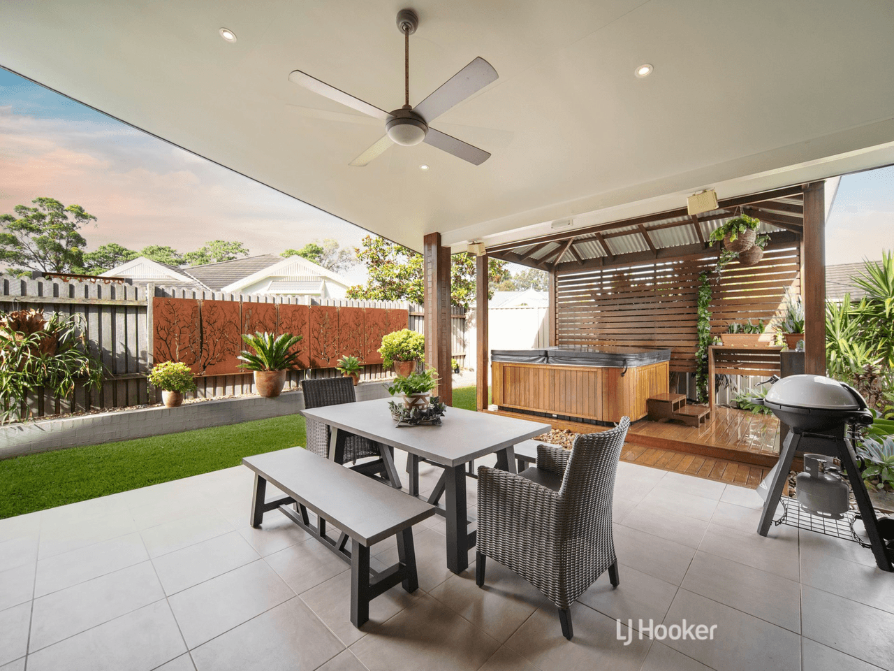 54 Emerald Drive, MEROO MEADOW, NSW 2540