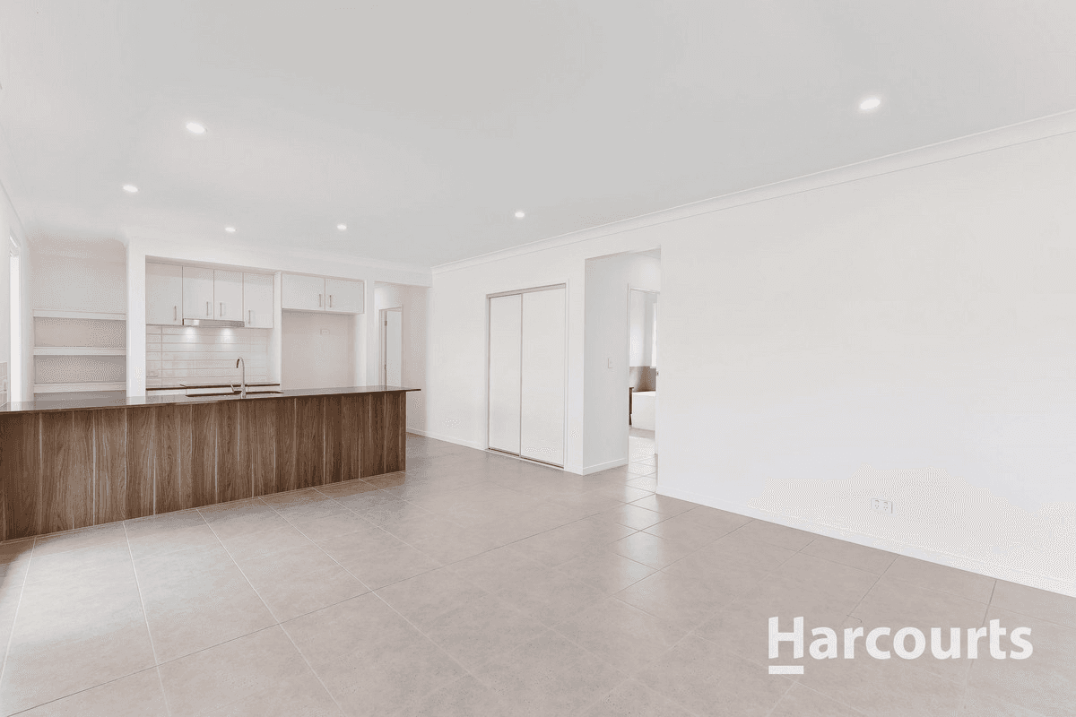 4 Macquarie Drive, Petrie, QLD 4502